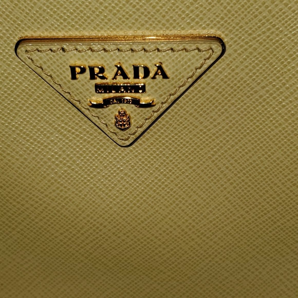 Genuine Prada Purse. If you want more pics, ask - Picture 7 of 8